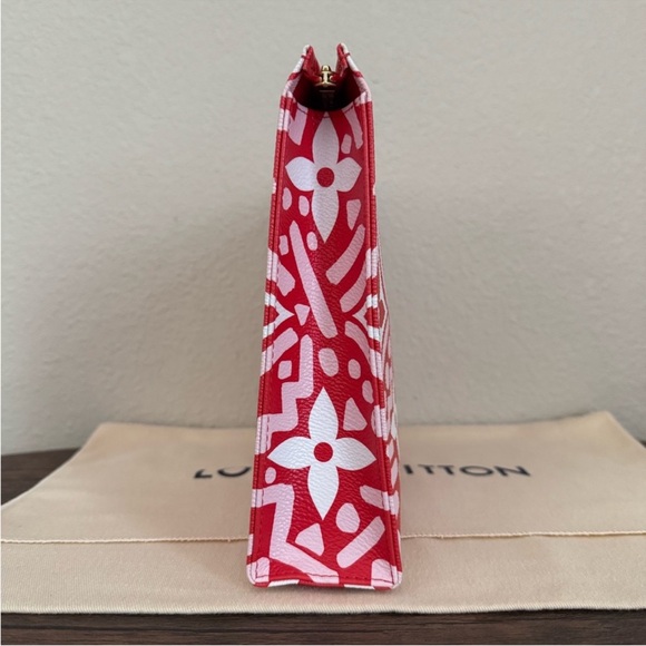 LOUIS VUITTON Limited Edition Crafty Giant Monogram Toiletry Pouch! 10x8x2! NEW! - Picture 3 of 6